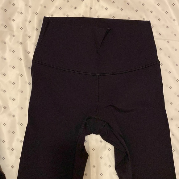 LuluLemon Wunder Under Leggings - Picture 4 of 5
